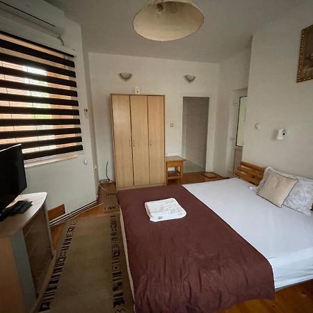 Guest House Luxotel Zrenjanin Exterior foto