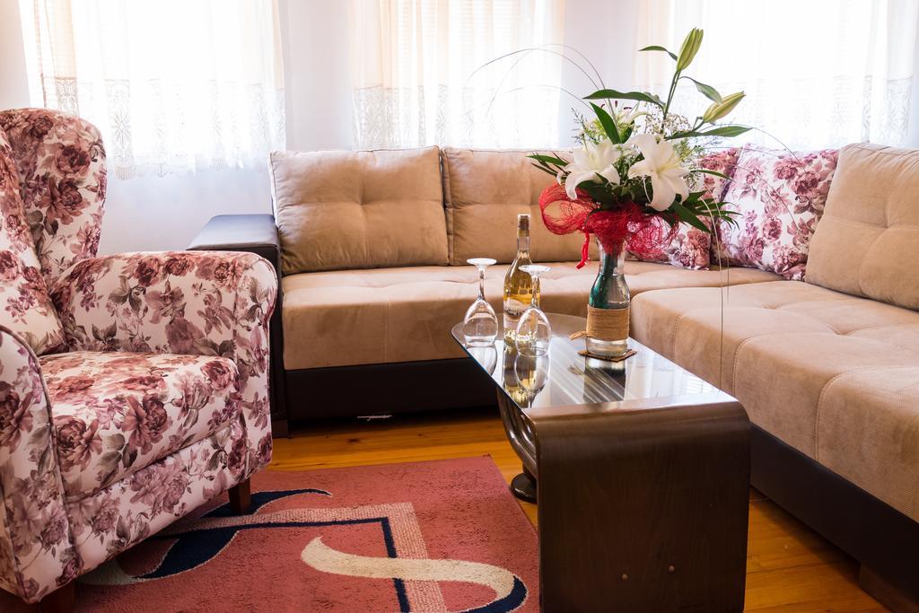 Guest House Luxotel Zrenjanin Exterior foto