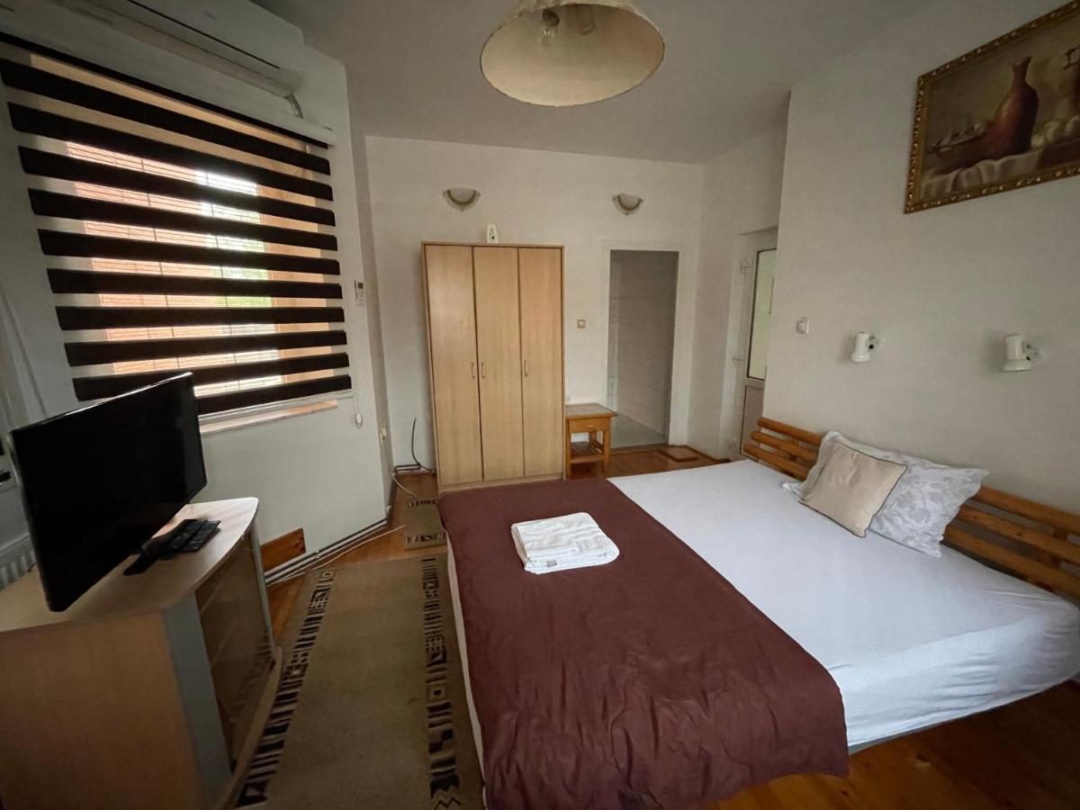 Guest House Luxotel Zrenjanin Exterior foto