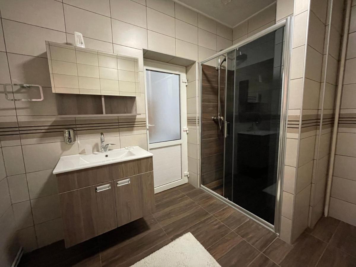 Guest House Luxotel Zrenjanin Exterior foto