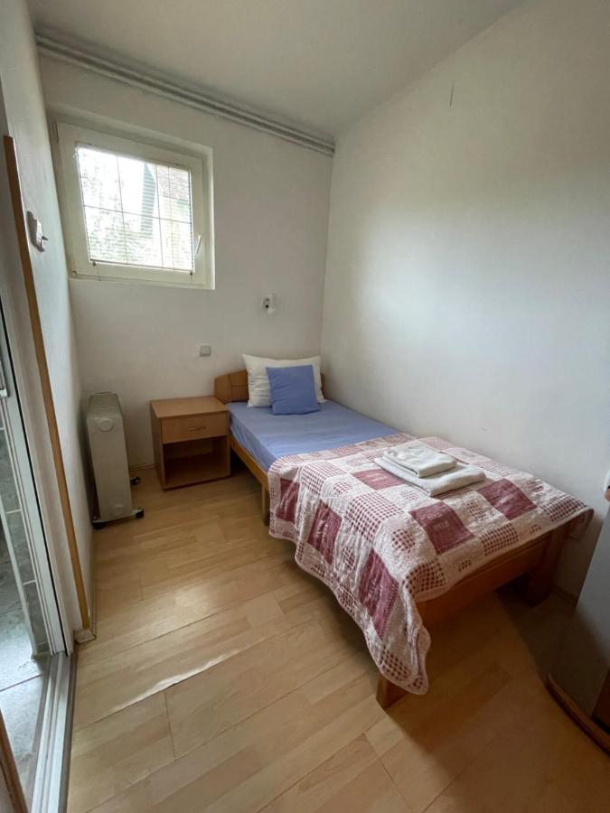 Guest House Luxotel Zrenjanin Exterior foto