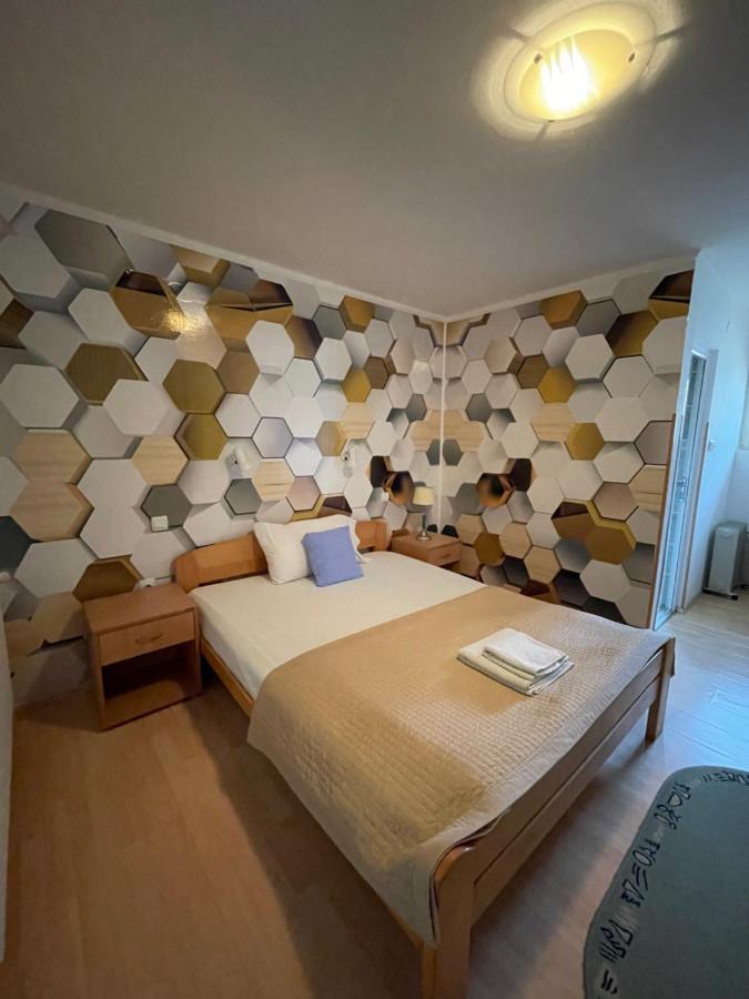 Guest House Luxotel Zrenjanin Exterior foto