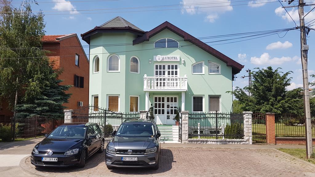 Guest House Luxotel Zrenjanin Exterior foto
