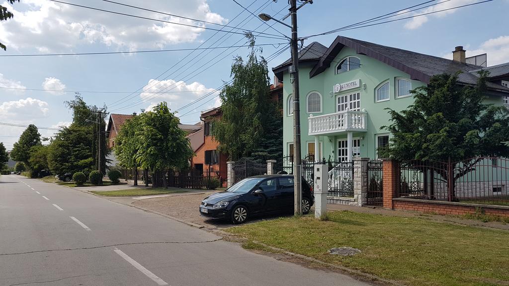 Guest House Luxotel Zrenjanin Exterior foto
