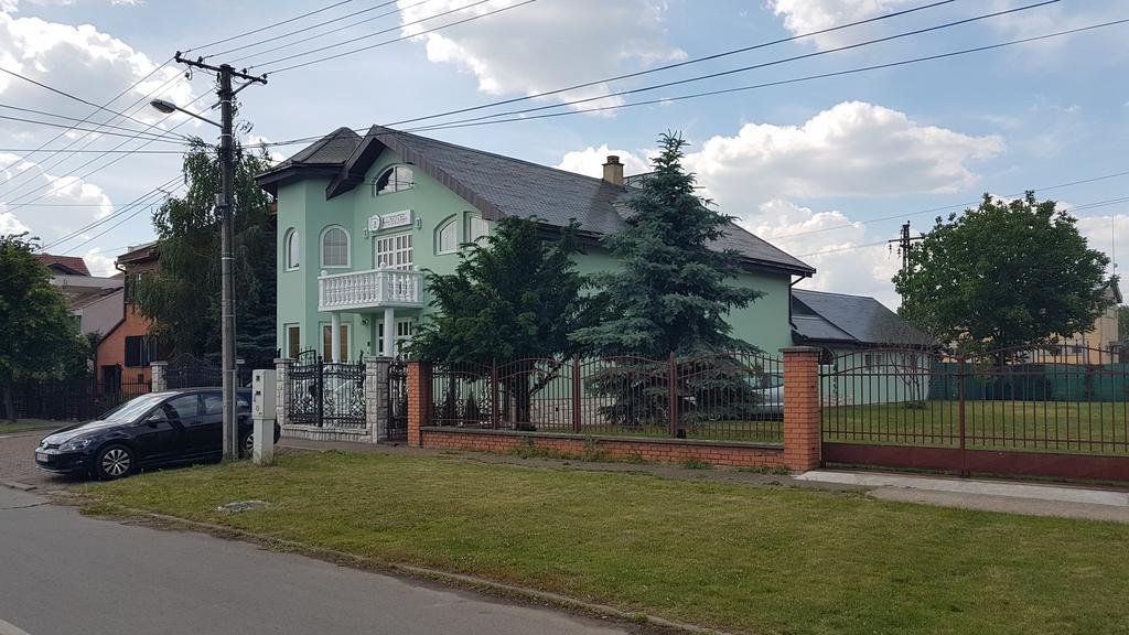 Guest House Luxotel Zrenjanin Exterior foto
