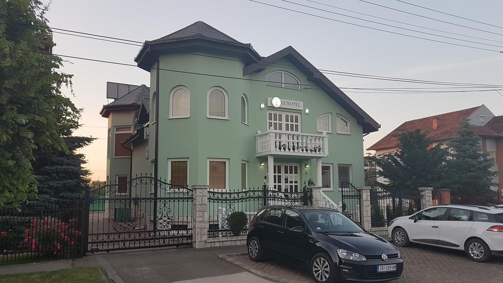 Guest House Luxotel Zrenjanin Exterior foto