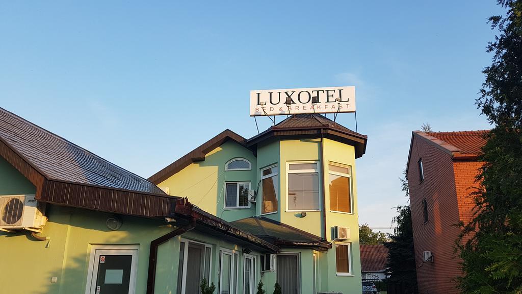 Guest House Luxotel Zrenjanin Exterior foto