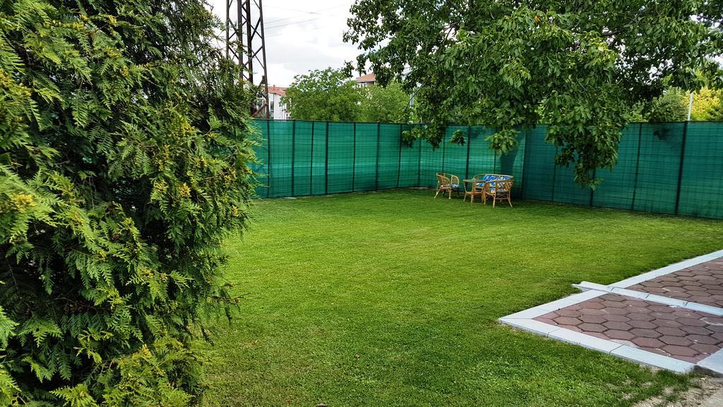 Guest House Luxotel Zrenjanin Exterior foto