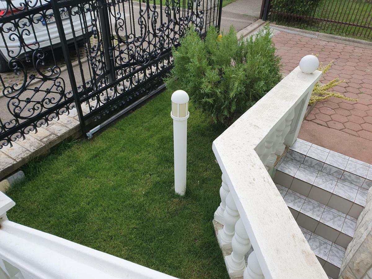 Guest House Luxotel Zrenjanin Exterior foto